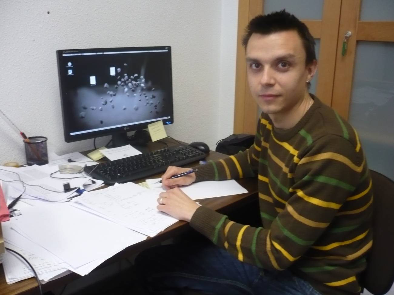 Tres jóvenes investigadores descubren que algunas propiedades cuánticas se dan en el mundo cotidiano