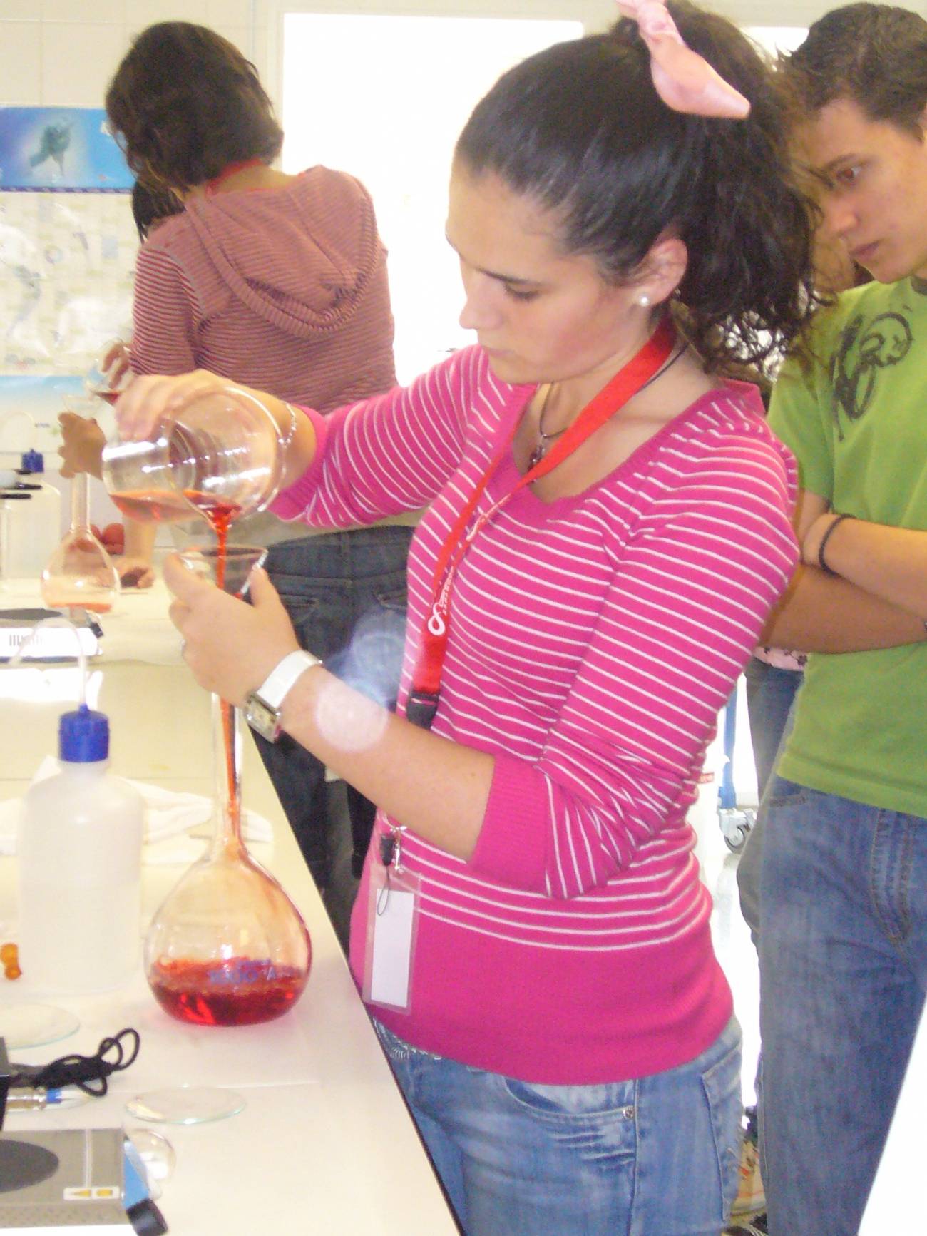 Un centenar de estudiantes trabajará como científicos en los laboratorios de la Universidad de Zaragoza
