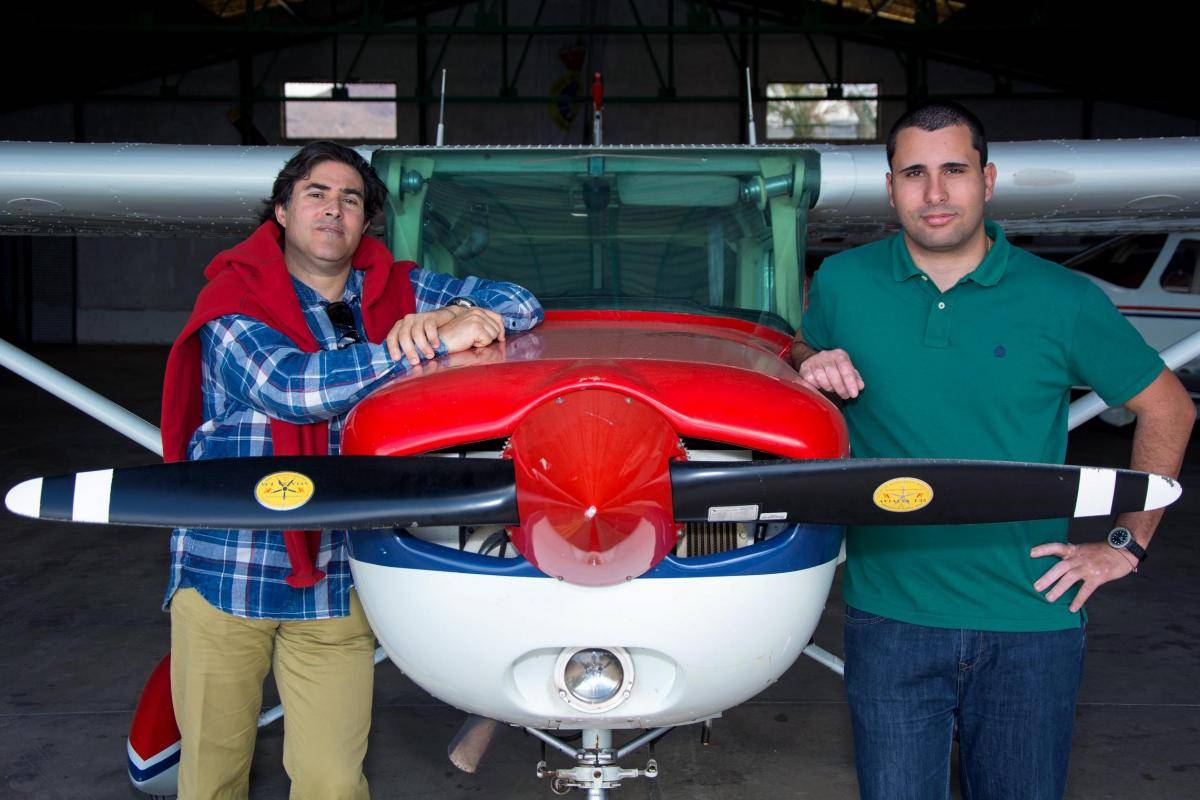 Dos de los inventores del sistema, alumno y profesor universitario