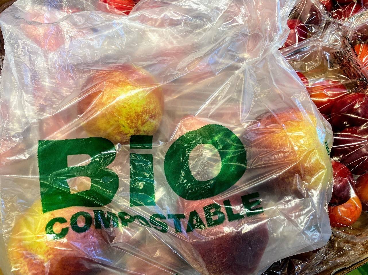 Un estudio preliminar muestra mayor toxicidad en bolsas compostables que en las de plástico convencional