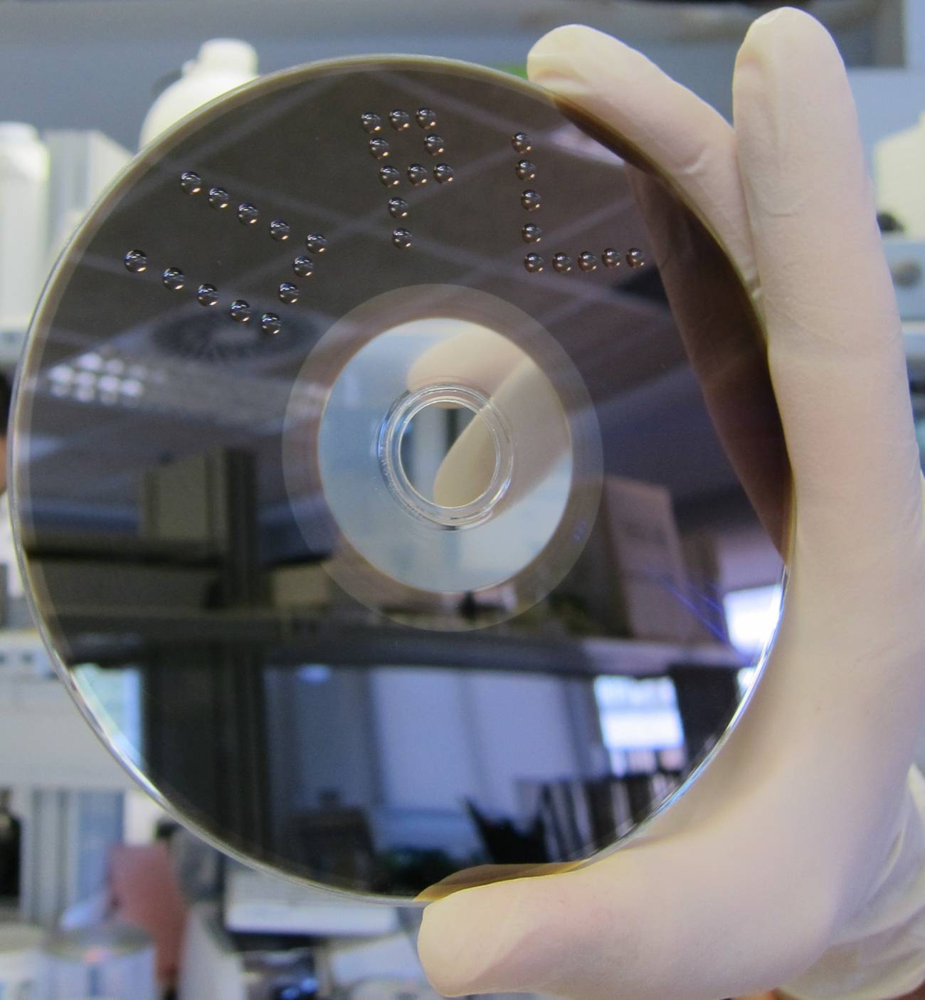 Un lector detecta microorganismos y toxinas en discos Blu-ray