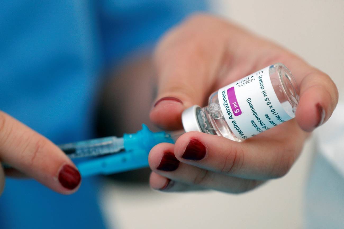 Un modelo calcula el exceso de mortalidad al pausar la vacunación con Oxford/AstraZeneca