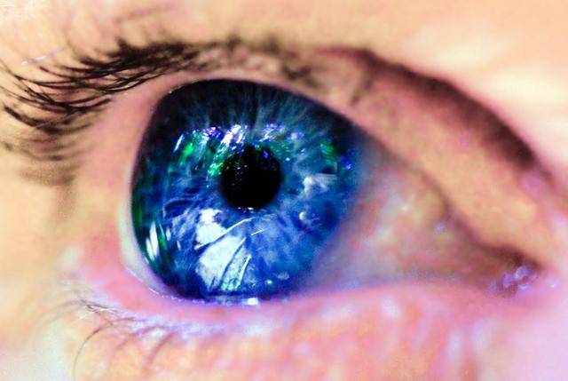 Un nuevo bioadhesivo mejorará la cirugía de una patología ocular