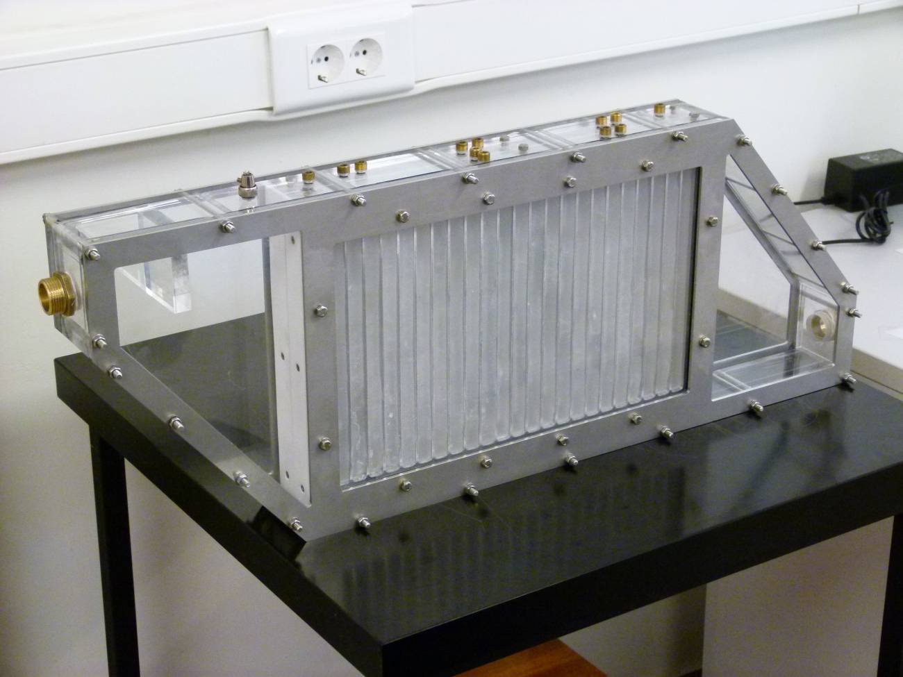 Vista del prototipo de almacenamiento de energía térmica desarrollado por miembros del grupo de investigación consolidado ENEDI (Energética en la edificación) de la UPV/EHU.