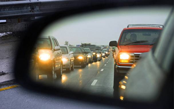 Un sistema reduce el ruido del tráfico por tramos de carretera