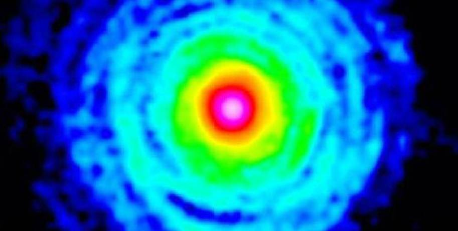 Una estrella compañera podría estar ‘devorando’ a CW Leonis