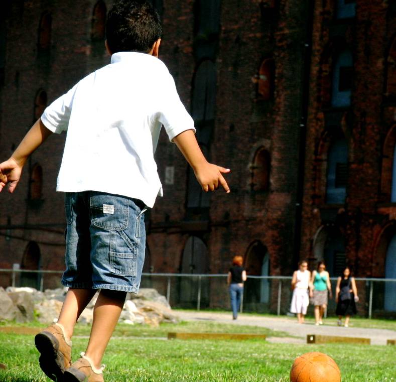 niño jugando