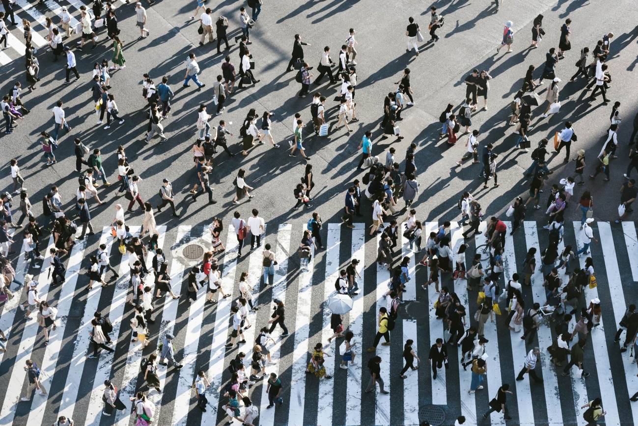 Paso de peatones en una gran ciudad