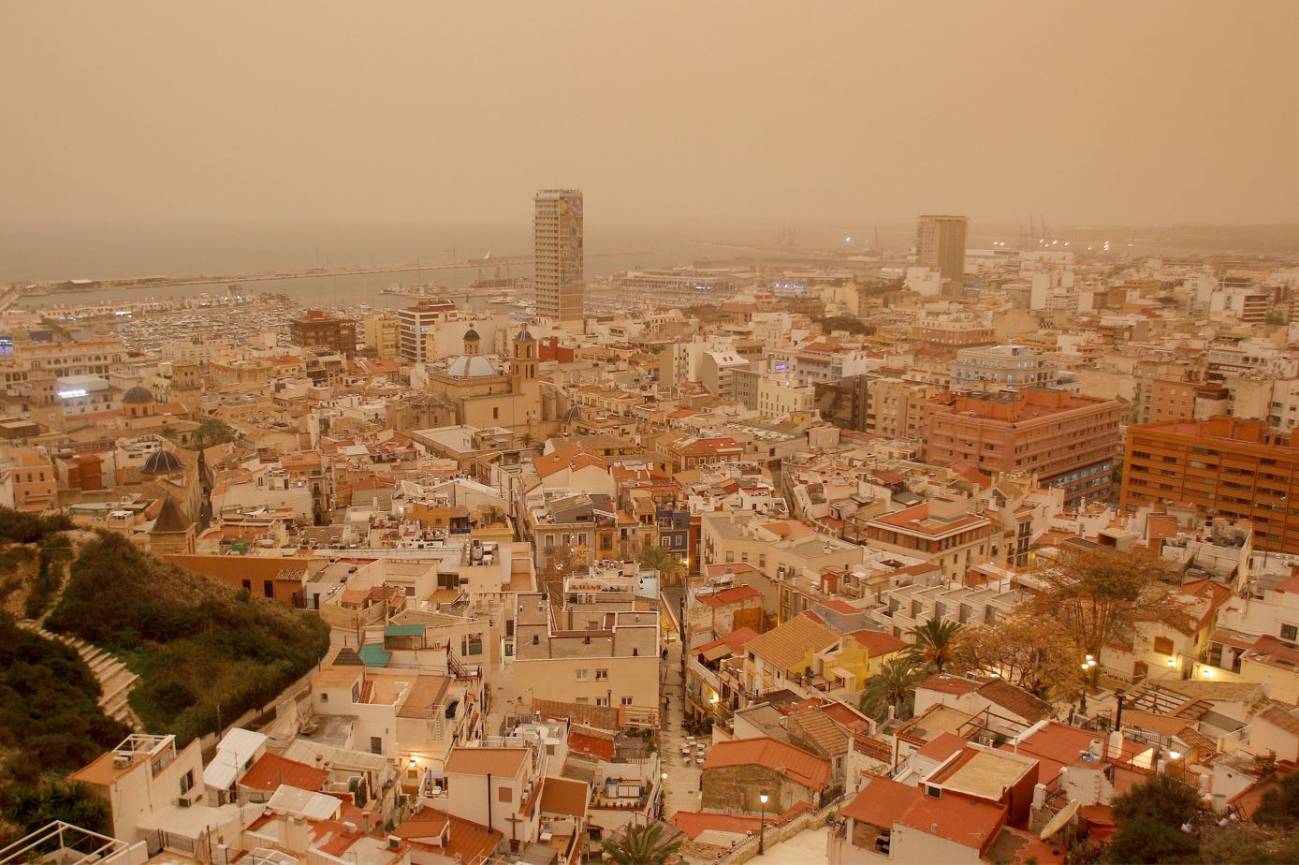 Alicante durante la calima