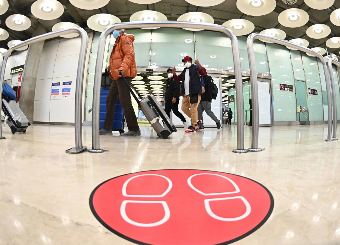 Por qué los ‘pasaportes’ covid serán parte de la solución, pero no la única