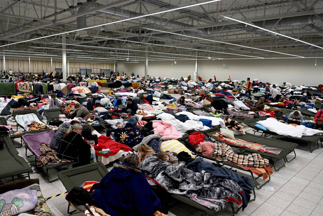 Refugiados ucranianos en la estación de tren de Przemysl