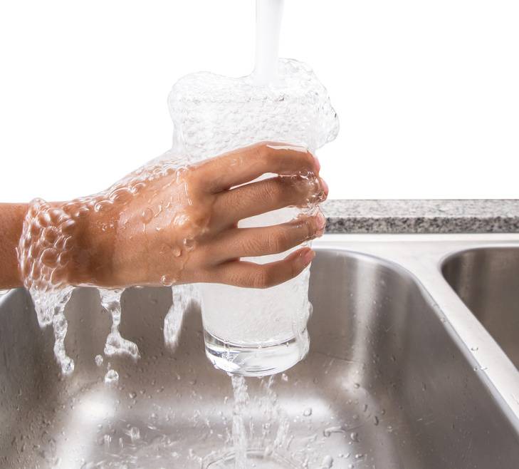 El placer de beber buena agua del grifo 