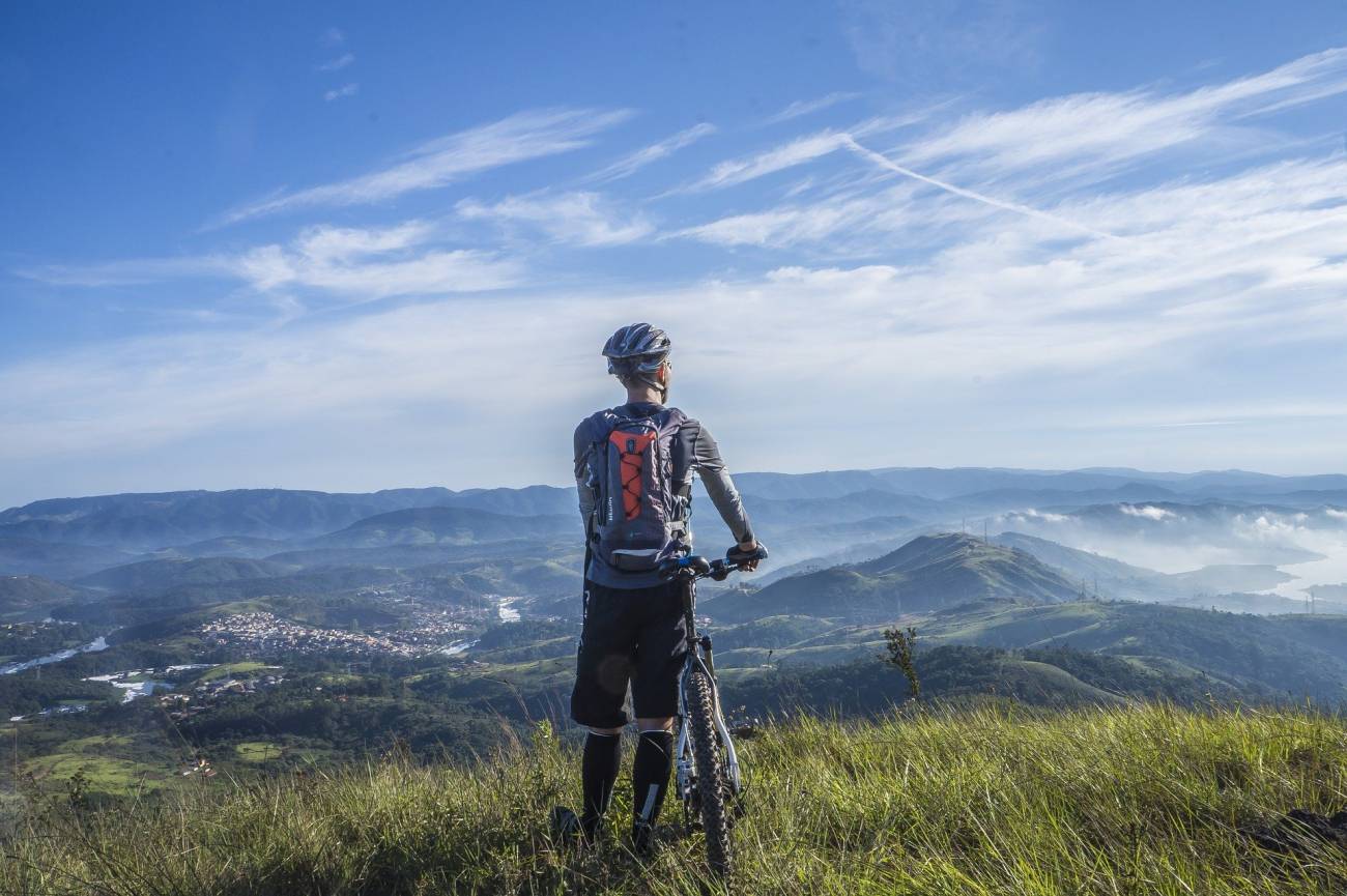 ¿Es realmente más seguro llevar casco cuando vamos en bici? La evidencia dice que depende