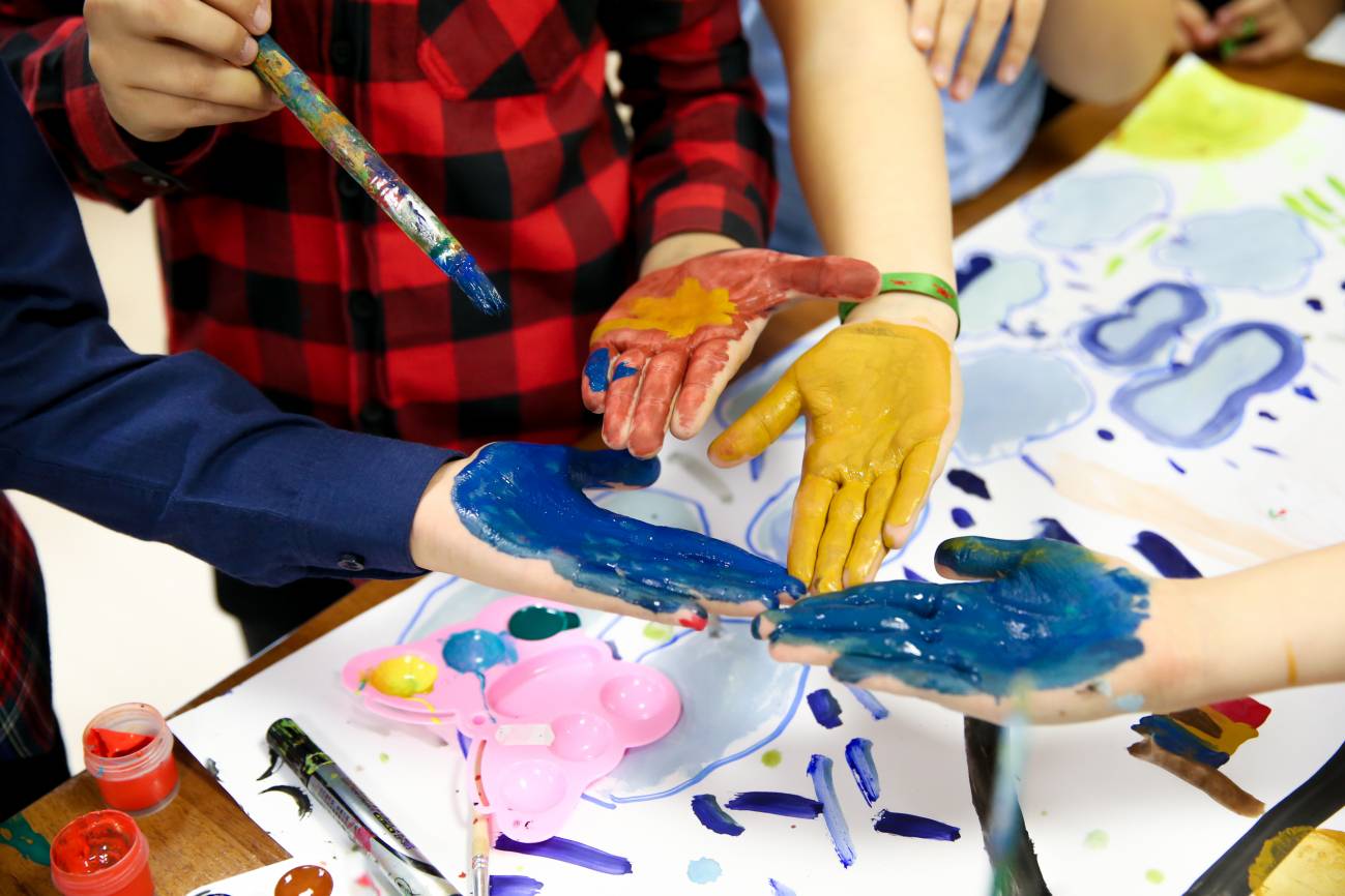 Pintando en la escuela