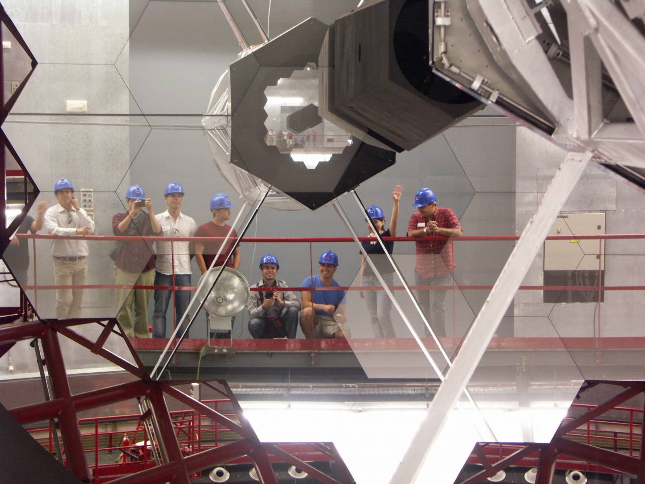 Alumnos de la IScAI 2009 durante una visita al Gran Telescopio Canarias (GTC), en el Observatorio del Roque de los Muchachos, en la isla canaria de La Palma.