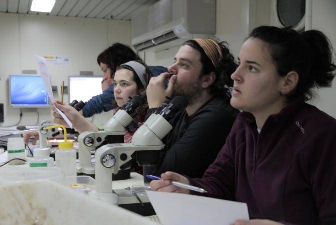 Prácticas de oceanografía a bordo del ‘Cornide de Saavedra’ 