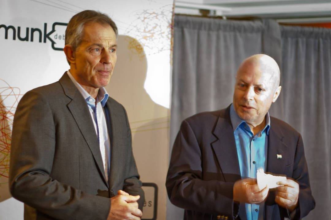 Tony Blair con Christopher Hitchens, escritor y periodista británico