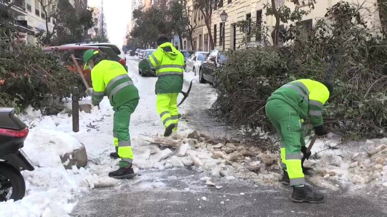 Servicios desplegados para limpiar las carreteras tras Filomena