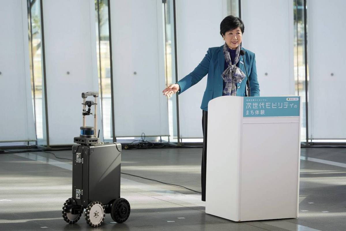 presentación maleta con inteligencia artificial para guiar a personas ciegas en Japón