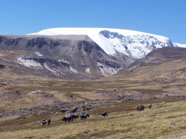 Los vientos llevaron la contaminación 500 millas al noroeste en Perú, donde diminutos restos se depositaron en el Glaciar Quelccaya