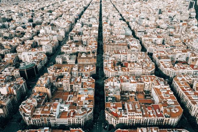 vista de una ciudad distribuida en grandes manzanas