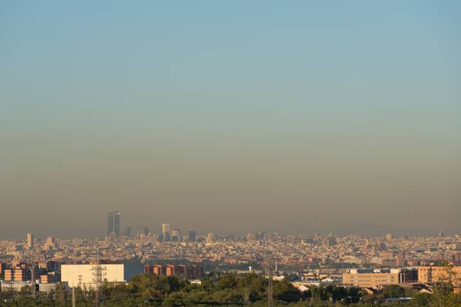 Vista de la ciudad de Madrid y su "boina" de contaminación