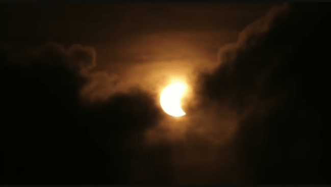 El único eclipse total de sol en 2016 ha sido visible desde Indonesia. / EFE