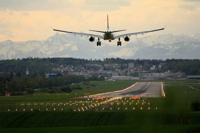 avión en pista