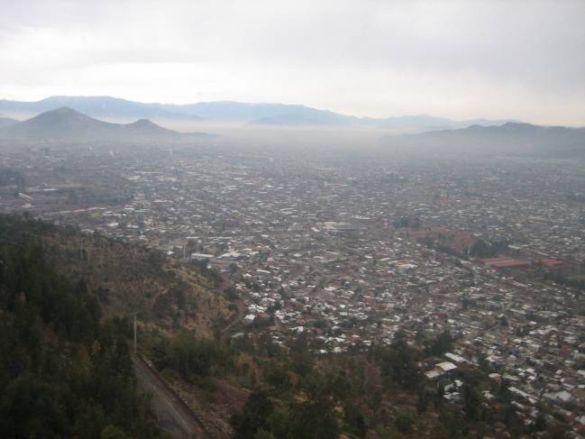 Pulución sobre la ciudad de Santiago de Chile. / Sandy Millin
