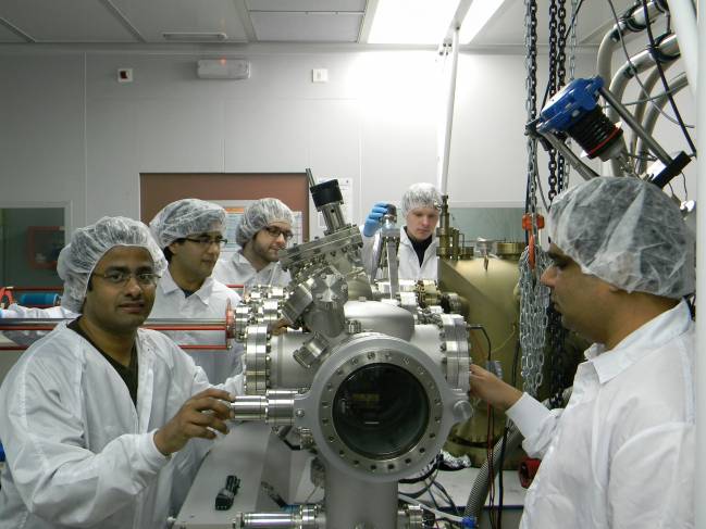 El Dr. Naveed ul Hassan Alvi y sus colaboradores en el ISOM de la UPM.