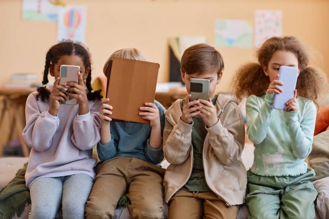 niños con tablet