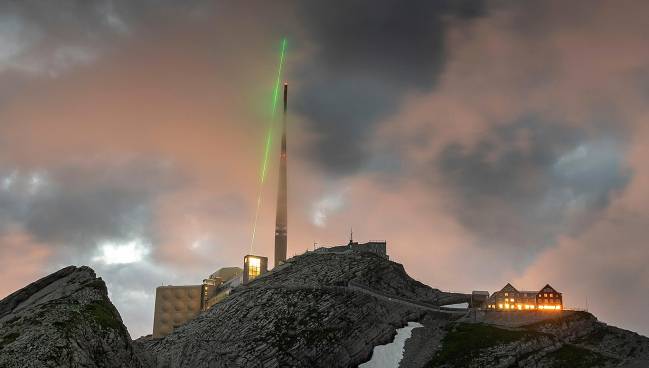 El pararrayos láser en acción en la montaña suiza