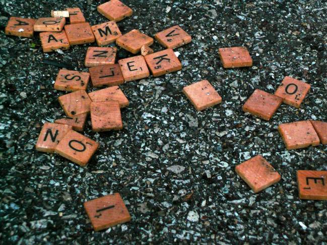 Letras del juego de mesa ‘Scrabble’. / This is Awkward