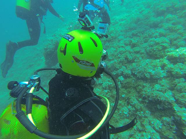 Grabación submarina del Taller de Imagen con dos cámaras de acción montadas sobre el casco del buceador.