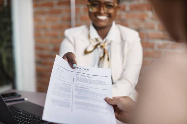 El estudio ha analizado la discriminación racial en la contratación laboral