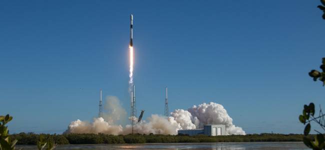 Lanzamiento del cohete Falcon 9 de Space X desde Cabo Cañaveral