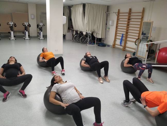 mujeres embarazadas haciendo ejercicio