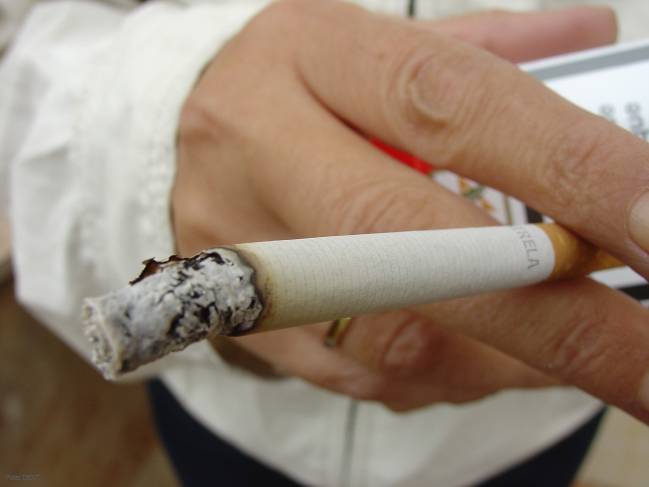 Cigarrillo consumiéndose 