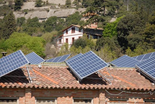 La generación distribuida se ubica cerca del consumidor / Medi Ambient. Generalitat de Catalunya.