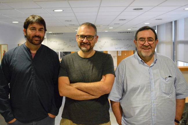 De izquierda a derecha, Josep Sardanyès, Álvaro Corral y Lluís Alsedà.