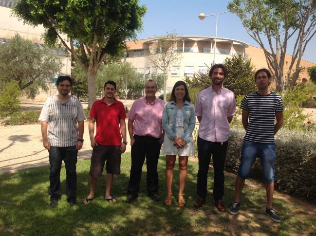 Equipo de investigación del profesor de la Universidad de Almería Javier Cabello.