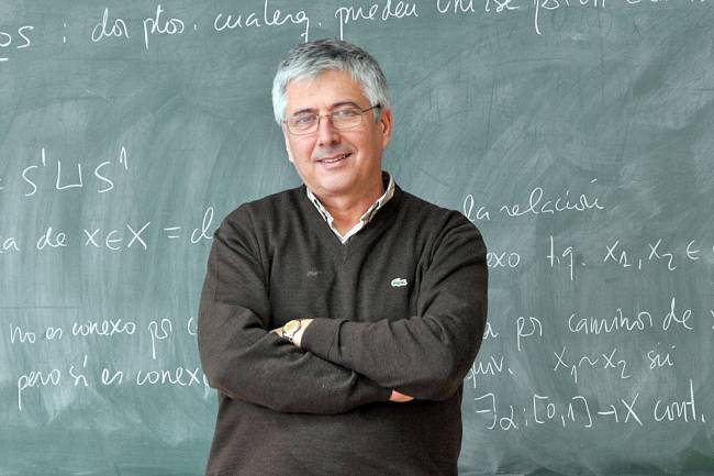 Enrique Macías