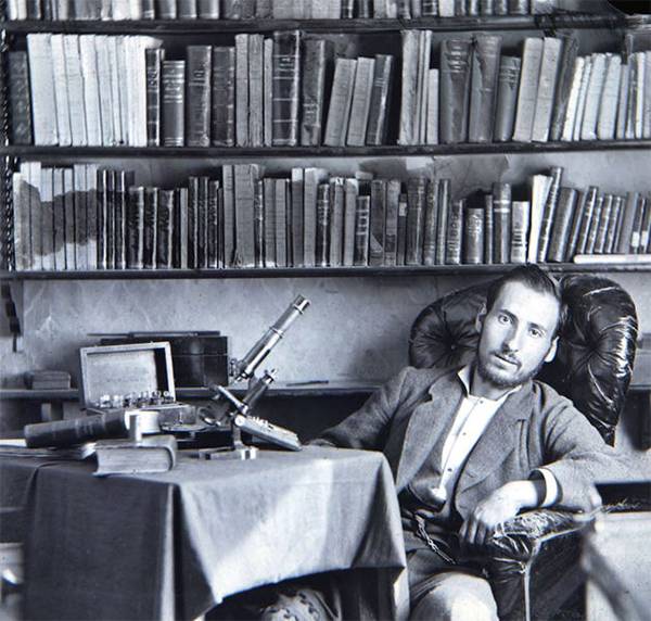 Ramón y Cajal, durante su etapa de estudiante en Zaragoza, se hizo este autorretrato (década de 1870). / Wikipedia.