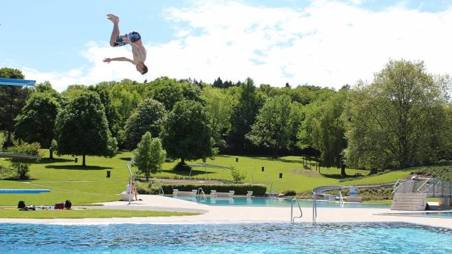 salto piscina