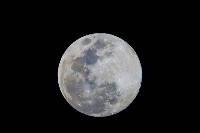 nuevas pistas sobre el origen de la dicotomía lunar 