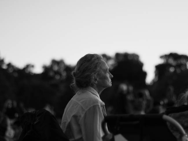 Imagen obtenida de  https://www.pexels.com/photo/person-on-bench-1389589/. Autor: Kevin Bidwell