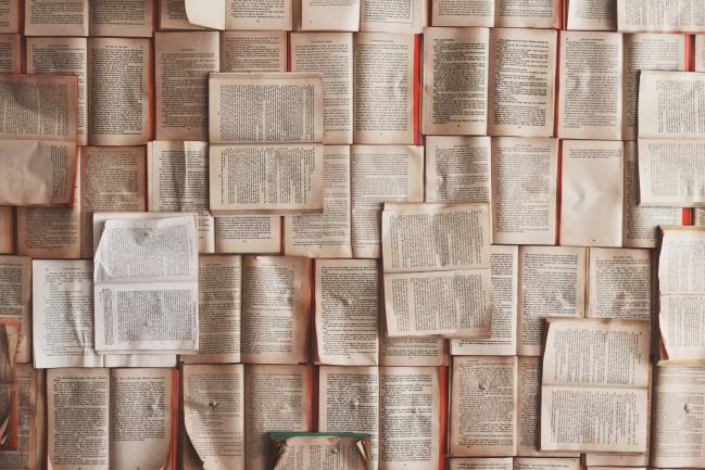 Collage de libros abiertos