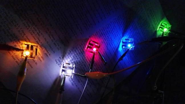 LED blancos con la combinación de puntos cuánticos de distintos colores.  Autor: UJI