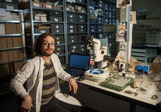 Alejandro Prieto en el laboratorio