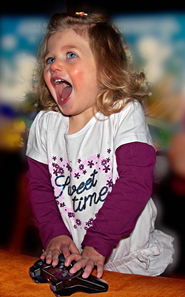 niña riéndose